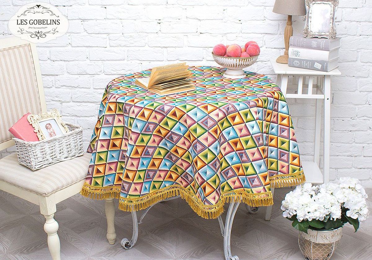 Скатерть Les Gobelins Kaleidoscope, круглая, диаметр 160 см. lns239492lns239492 Скатерть Les Gobelins Kaleidoscope, круглая, диаметр 160 см. lns239492lns239492Производитель: Les Gobelins Страна производства: Россия Круглая скатерть. Материал: Гобелен Состав материала: Хлопок - 50%, Полиэстер - 50% Размер (Диаметр): 160 см Упаковка: Полиэтиленовый пакет с клейким клапаном и бумажным вкладышем с информацией о продукте. Скатерть украшена по краю бахромой. Расположение рисунка на скатерти соответствует фотографии.
