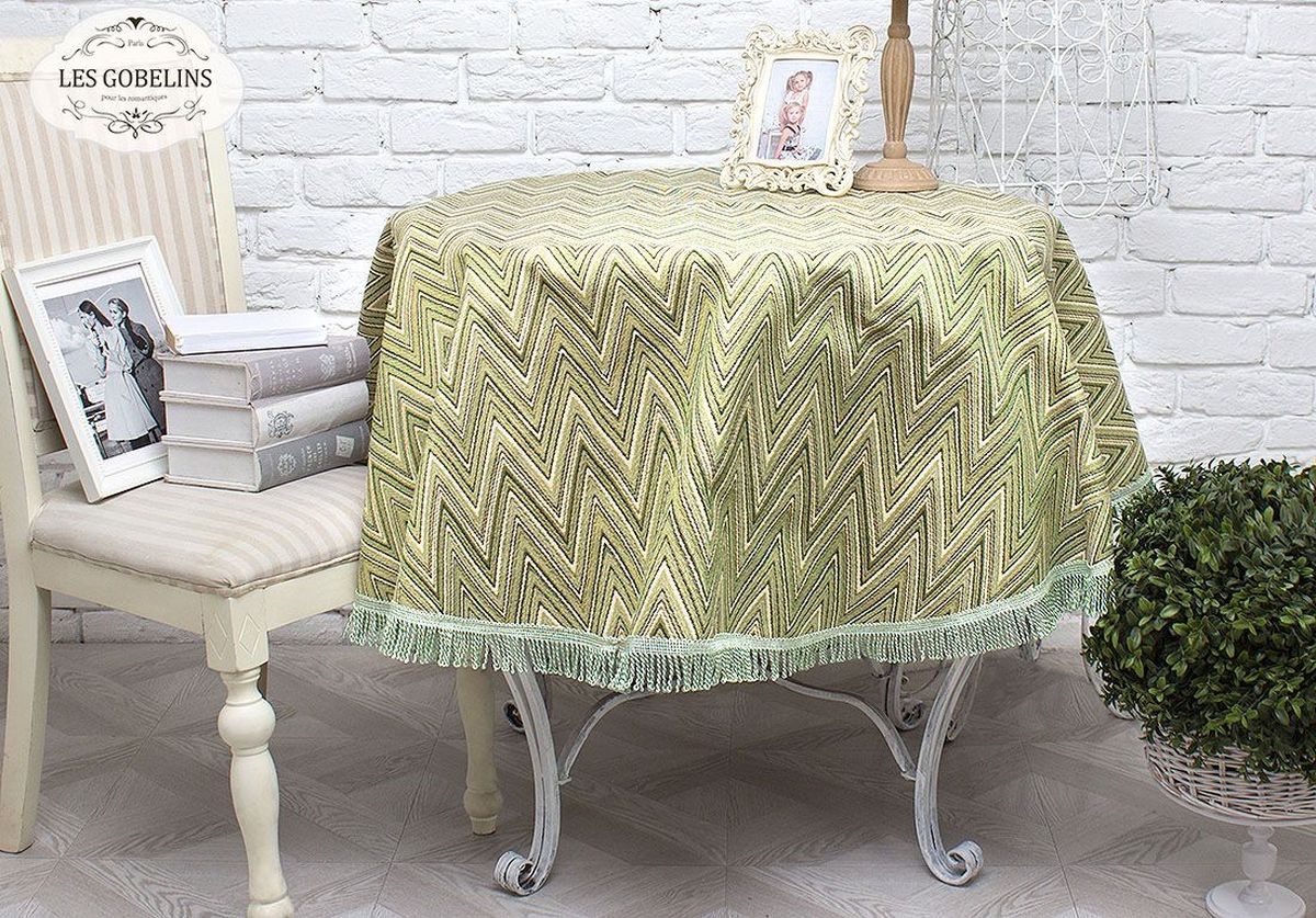 Скатерть Les Gobelins Zigzag, круглая, цвет: зеленый, диаметр 160 см531-401 Скатерть Les Gobelins Zigzag, круглая, цвет: зеленый, диаметр 160 см531-401Круглая скатерть Les Gobelins Zigzag выполнена из гобелена: 52% хлопка и 48% полиэстера. По краю украшена бахромой.Использование такой скатерти сделает застолье торжественным.Расположение рисунка на скатерти соответствует фотографии.