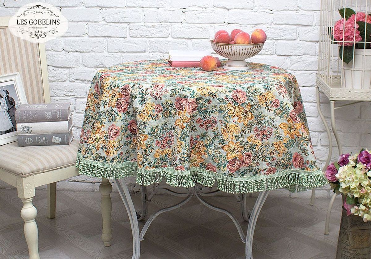 Скатерть Les Gobelins Arrangement De Fleurs, круглая, диаметр 160 см. lns239756lns239756 Скатерть Les Gobelins Arrangement De Fleurs, круглая, диаметр 160 см. lns239756lns239756Производитель: Les Gobelins Страна производства: Россия Круглая скатерть. Материал: Гобелен Состав материала: Хлопок - 52%, Полиэстер - 48% Размер (Диаметр): 160 см Упаковка: Полиэтиленовый пакет с клейким клапаном и бумажным вкладышем с информацией о продукте. Скатерть украшена по краю бахромой. Расположение рисунка на скатерти соответствует фотографии.