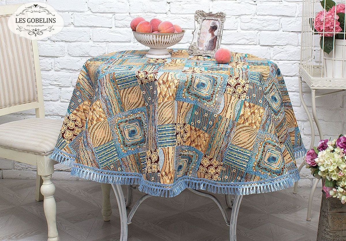 Скатерть Les Gobelins Patchwork, круглая, диаметр 160 см. lns239956lns239956 Скатерть Les Gobelins Patchwork, круглая, диаметр 160 см. lns239956lns239956Производитель: Les Gobelins Страна производства: Россия Круглая скатерть. Материал: Гобелен Состав материала: Хлопок - 52%, Полиэстер - 48% Размер (Диаметр): 160 см Упаковка: Полиэтиленовый пакет с клейким клапаном и бумажным вкладышем с информацией о продукте. Скатерть украшена по краю бахромой. Расположение рисунка на скатерти соответствует фотографии.