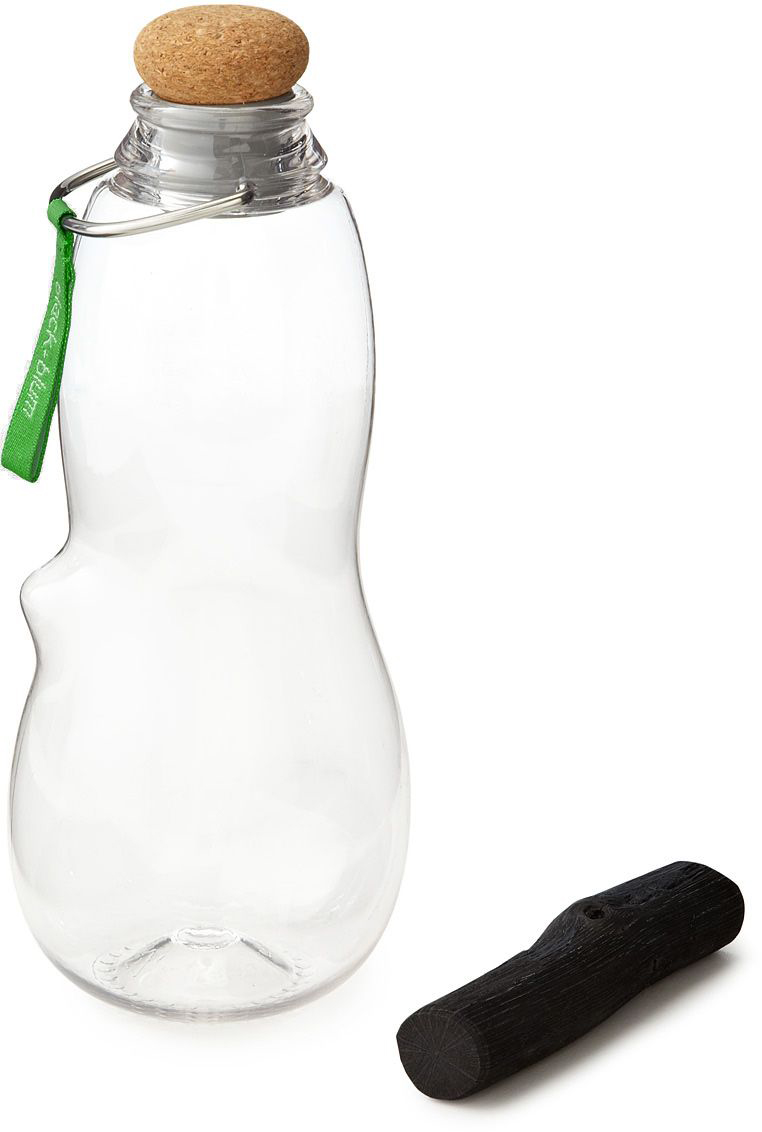 Эко-бутылка Black+Blum Eau Good, с фильтром, цвет: лаймVT-1520(SR) Эко-бутылка Black+Blum Eau Good, с фильтром, цвет: лаймVT-1520(SR)Сделайте воду из-под крана полезной. Как? Очень просто – используйте бутылку со специальным фильтром-ионизатором. Наполните бутылку, поставьте в холодильник и через 6-8 часов вы получите чистую и вкусную воду. В основе технологии очищения лежит угольный фильтр Binchotan, широко используемый в Японии с 17 века. Он эффективно убирает хлор, минерализует воду и выравнивает PH-баланс. Фильтр сохраняет свою активность 6 месяцев и утилизируется без вреда для экологии. Если вы наполняете бутылку 1 раз в день, через 3 месяца прокипятите фильтр в течение 10 минут, дайте высохнуть и используйте снова. Бутылка сделана из прочного пищевого пластика, похожего на стекло, и выдержит любой удар. Обычный пластик разлагается сотни лет, так что лучше не засорять планету и использовать многоразовую посуду, тем более, если она выглядит так стильно! Объем: 800 мл.