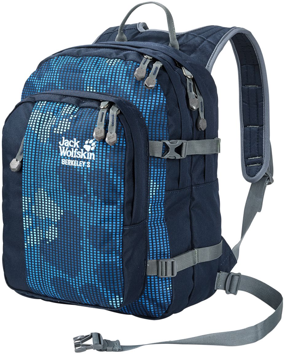 Рюкзак Jack Wolfskin Berkeley S, цвет: синий. 25336-793125336-7931 Рюкзак Jack Wolfskin Berkeley S, цвет: синий. 25336-793125336-7931Berkeley S — настоящий универсал и одна из классических моделей для детей от шести лет. Рюкзак оснащен поддерживающей системой Snuggle up. Особо широкие ремни и отстегиваемый передний поясной ремень равномерно распределяют нагрузку, обеспечивая малышу свободу движений. В двух вместительных основных отделениях и большом переднем отделении ваш маленький любитель активного отдыха сможет разместить книги и тетради, спортивную одежду или свой перекус. Сетчатый карман сбоку, передний карман и практичные, маленькие кармашки идеально подходят для таких мелких предметов, как карандаши, мобильный телефон или mp3-плеер. Благодаря интегрированному карабину ключи от дома или велосипеда никогда не потеряются.