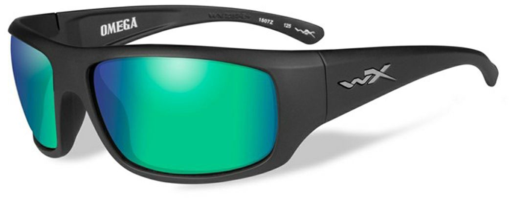 Очки солнцезащитные WileyX Omega Polarized, для охоты, рыбалки и активного отдыха, цвет: Emerald Mirror, AmberST-23В Очки солнцезащитные WileyX Omega Polarized, для охоты, рыбалки и активного отдыха, цвет: Emerald Mirror, AmberST-23ВЗеркальные изумрудно-янтарные поляризованные линзы, с многослойным покрытием, разработаны специально для усиления цветового контраста и обеспечения высокого уровня визуального восприятия. Данная модель обеспечивает превосходные характеристики четкочти цветов и остроты зрения при любых условиях освещения. ПОЛЯРИЗАЦИОННЫЙ ФИЛЬТР 8ТМЗапатентованная WileyX технология поляризации линз обеспечивает 100% поляризацию и 100% защиту от ультрафиолетовых лучей для непревзойденной четкости и контрастности изображения.ЗАЩИТА ОТ УДАРОВ НА ВЫСОКОЙ СКОРОСТИОправа и линзы должны выдерживать удар тяжелого снаряда весом 500 гр, падающего с высоты 127 смПРОЧНОЕ ПОКРЫТИЕУстойчивое к царапинам покрытие защищает линзы от механических повреждений и продлевает срок их службы.АНТИБЛИКОВОЕ ПОКРЫТИЕАнтибликовое покрытие устраняет нежелательные отражения с поверхностей линз. ВОДООТТАЛКИВАЮЩЕЕ ПОКРЫТИЕВодоотталкивающее покрытие обеспечивает скатывание воды с поверхности линз. Используется только на поляризационных линзах.