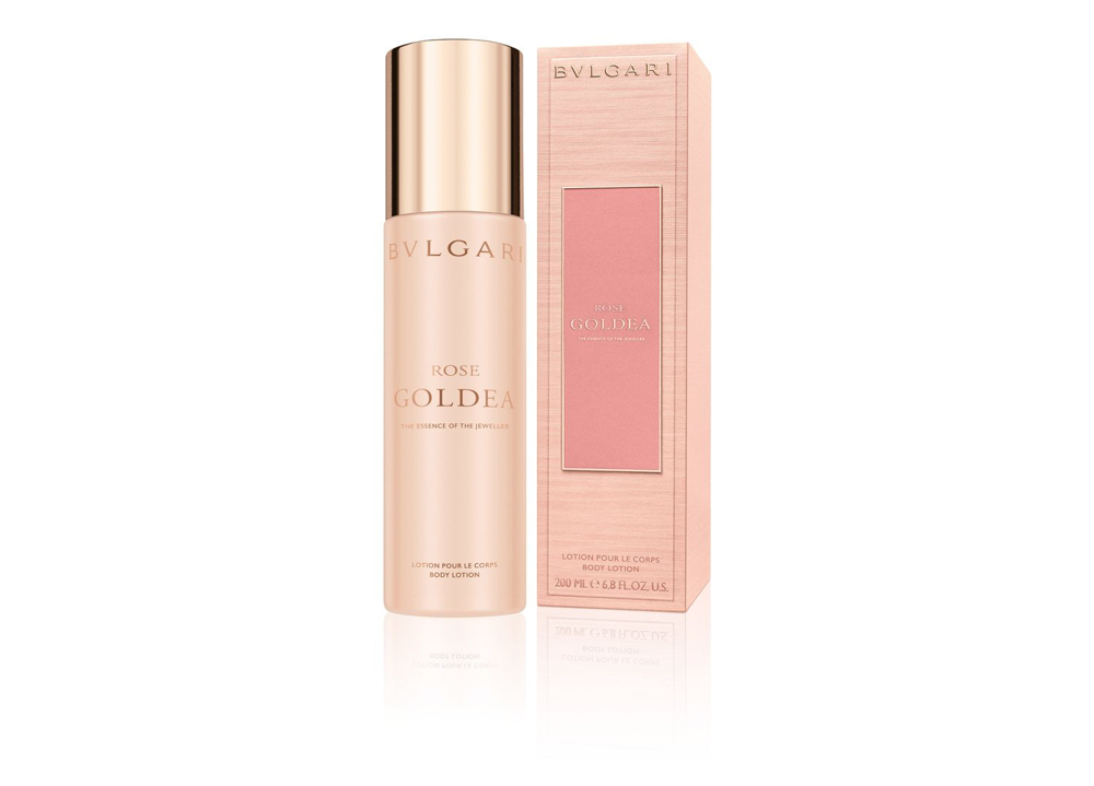 Bvlgari Rose Goldea Молочко для тела 200 мл50523BVL Bvlgari Rose Goldea Молочко для тела 200 мл50523BVLBVLGARI представляет Rose Goldea - новое олицетворение всепоглощающей женственности, объект желания, в композиции которого соединились воедино страстная роза и утонченный мускус. Аромат, созданный с использованием элементов дизайна культовых произведений бренда: Розовое золото, Цветок розы и Serpenti (змея). Rose Goldea представляет собой смелое орудие обольщения.