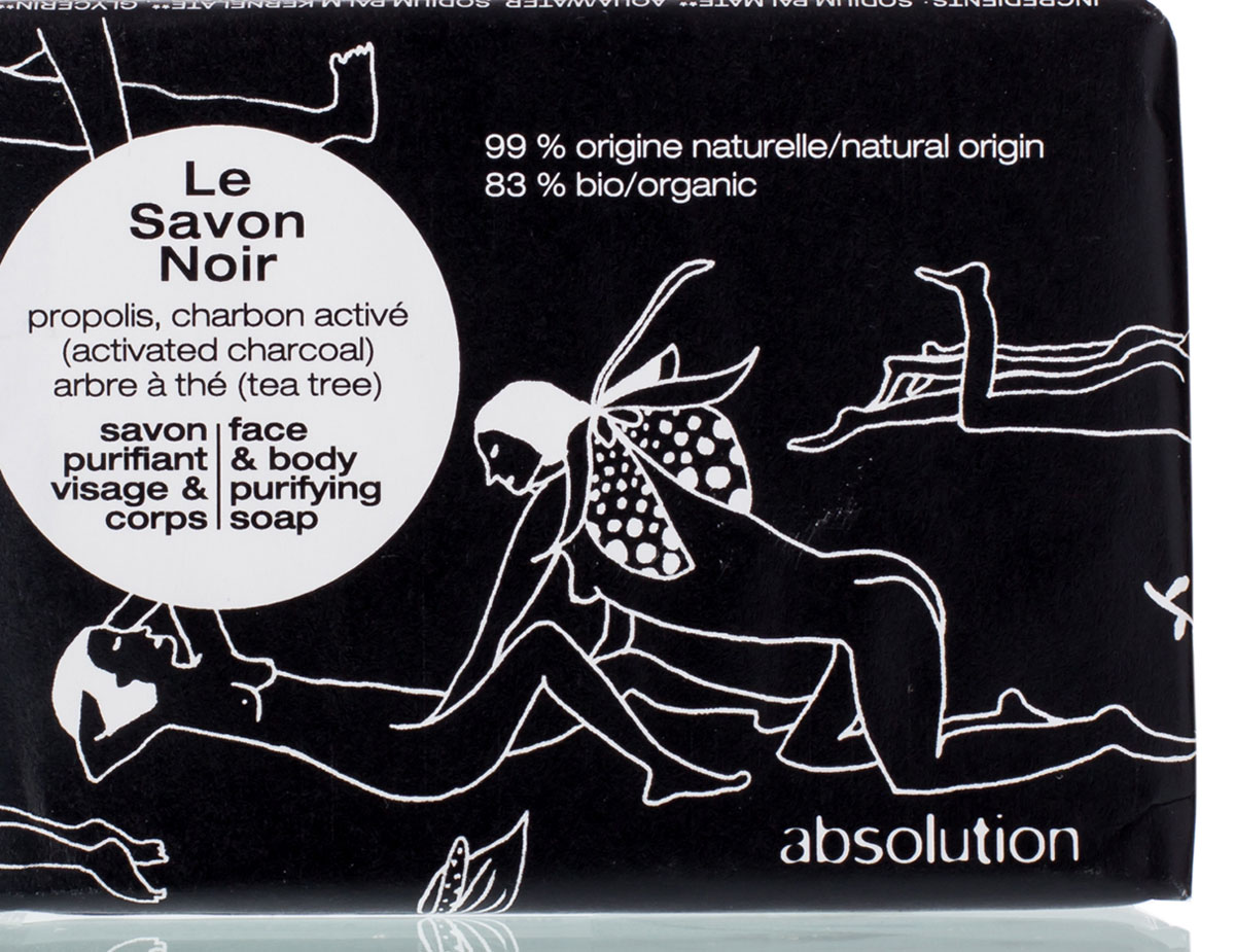 Absolution Мыло для лица и тела Le Savon Noir 100 грFS-00897 Absolution Мыло для лица и тела Le Savon Noir 100 грFS-00897Черное мыло с прополисом, активированным углем и маслом чайного дерева мягко очищает и балансирует кожу, не пересушивая ее. Легкий аромат специй поможет взбодриться с самого утра. /Используйте утром и вечером в качестве мыла для рук и для тела, а также для лица. Нанесите на влажную кожу, слегка помассируйте круговыми движениями. Оставьте мыло на несколько секунд, после чего тщательно смойте водой. В случае попадания в глаза тщательно промойте чистой водой.