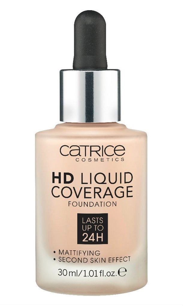 Catrice Основа тональная HD Liquid Coverage Foundation 010 Light Beige 30 мл59828 Catrice Основа тональная HD Liquid Coverage Foundation 010 Light Beige 30 мл59828Новая тональная основа HD Liquid Coverage Foundation идеально выравнивает тон кожи и скрывает мелкие несовершенства, оставаясь при этом практически невидимой на лице даже под прицелом камеры высокого разрешения. Основа обладает ультра-легкой флюидной текстурой, которую очень легко наносить с помощью удобного аппликатора-пипетки, и высокой стойкостью – безупречный результат гарантирован минимум на сутки. Цветовая гамма линейки без труда позволит подобрать свой идеальный вариант – новинка представлена в четырех различных оттенках.