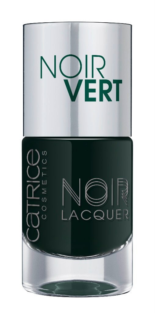 Catrice Лак для ногтей Noir Noir Lacquers 06 Noir Vert оливково-черный 10мл59917 Catrice Лак для ногтей Noir Noir Lacquers 06 Noir Vert оливково-черный 10мл59917Стойкая формула и эффектный глянцевый блеск, новые лаки CATRICE Noir Noir Lacquers – словно коллекция «маленьких черных платьев» для ногтей! В каждом из них глубокий черный тон дополнен едва уловимой ноткой цвета – зеленого, синего, фиолетового или красного. Плотная текстура обеспечивает равномерное нанесение.