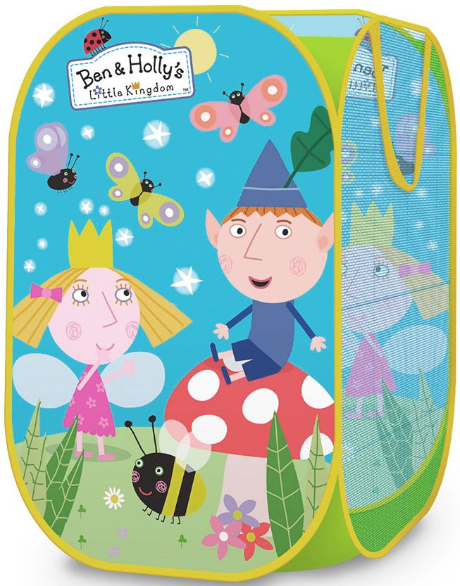 Ben&Holly Корзина для игрушек32778 Ben&Holly Корзина для игрушек32778Корзина для игрушек Бен и Холли - это прекрасное решение для хранения детских игрушек. Вместительная корзина с самораскладывающимся пластиковым каркасом имеет размер 36х36х58 см, легко складывается и раскладывается, компактна в сложенном виде. На две ее стороны нанесены изображения любимых персонажей, две другие стороны - сетчатые, что способствует свободной вентиляции и хорошему обзору содержимого корзины для более легкого нахождения игрушек. Боковые ручки удобны для переноски. Товар сертифицирован, изготовлен из полиэстера с пластиковыми элементами. Упаковка - чехол размером 21x21x3 см с вкладышем.