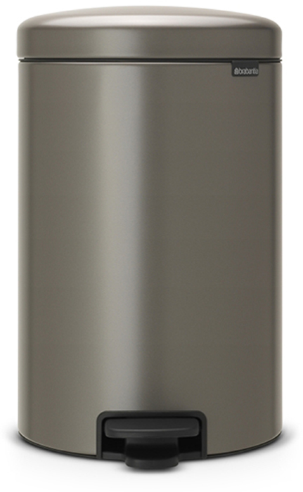 Мусорный бак с педалью Brabantia NewIcon, 20 л. 114045114045 Мусорный бак с педалью Brabantia NewIcon, 20 л. 114045114045Этот 20-литровый бак с педалью – отличное решение для кухни или гостиной: большое загрузочное отверстие позволяет аккуратно собирать мусор, не просыпая на пол. Бесшумный – плавное закрывание крышки и необыкновенно мягкий ход педали. Не пропускает запах – плотно прилегающая крышка. Устойчивый – специальное устройство, предотвращающее опрокидывание бака. Не повреждает пол – нескользящее основание. Удобная очистка –съемное внутреннее пластиковое ведро. Бак удобно перемещать – специальная ручка в блоке крепления крышки. Всегда опрятный вид – в комплекте идеально подходящие по размеру мешки для мусора PerfectFit (размер D). Сертификат соответствия концепции регенерации Cradle to Cradle. Изготовлен на 40% из переработанных материалов, подлежит вторичной переработке вместе с упаковкойна 98%. 10 лет гарантии. Brabantia c заботой о вашем доме и планете. Добрые дела сегодня – залог счастливого завтра. Мусорные баки с педалью newIcon не только...