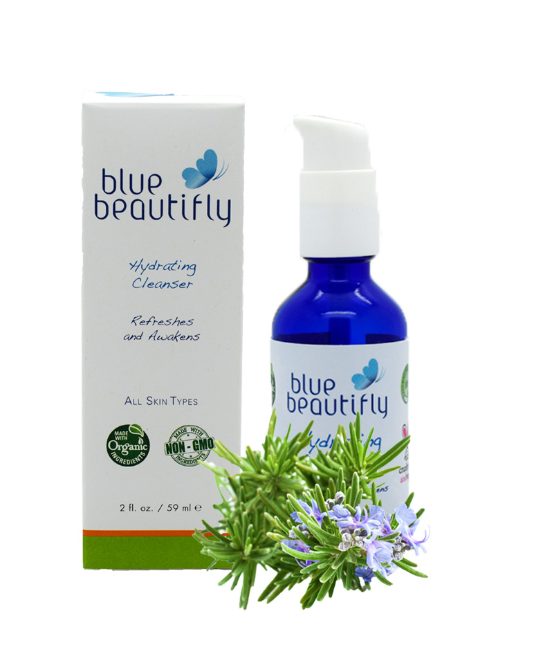 Blue Beautifly Увлажняющее очищающее средство, 59 мл72523WD Blue Beautifly Увлажняющее очищающее средство, 59 мл72523WDДля всех типов кожи. Нормализует и улучшает естественное увлажнение кожи, придаёт ей блеск, мягкость и гладкость. Это безмыльное очищающее средство деликатно удаляет загрязнения и макияж, не раздражает кожу лица, не сушит и не стягивает кожу. Органические растительные экстракты листьев Оливы, Ромашки, Лаванды и Розмарина обладают регенирирующими и омолаживающими свойствами. Кокосовое масло, Овсяная пудра и Алоэ Вера защищают и смягчают кожу. Пробуждающая ароматерапевтическая смесь из Розмарина, Мяты и эфирного масла Лаванды освежает кожу и повышает настроение.