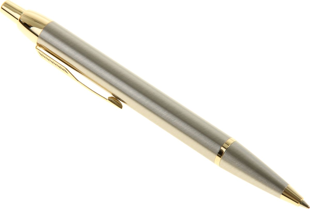 Parker Ручка шариковая IM Metal Brushed Metal GT M синяя975744 Parker Ручка шариковая IM Metal Brushed Metal GT M синяя975744Parker — классика с современным оттенком. Этот культовый бренд отличается неугасаемым стремлением к совершенству. Уже на протяжении столетия он имеет отличную репутацию и ассоциируется с канцелярскими изделиями исключительно высокого качества, подчеркивая тем самым верность традициям, надежность, элегантность, стиль и желание привносить новое в свои образцы. Ручка шариковая Parker IM Metal Brushed Metal GT M, синие чернила — сочетание неповторимого дизайна и прекрасного исполнения. Этот аксессуар станет элитным и статусным презентом для коллег, друзей, а также настоящим украшением любого рабочего стола.