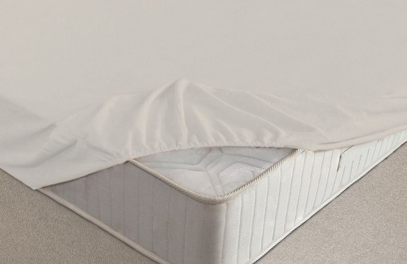 Простыня на резинке Ecotex, махровая, цвет: молочный, 140 х 200 смПРМ14 молочный Простыня на резинке Ecotex, махровая, цвет: молочный, 140 х 200 смПРМ14 молочныйМахровые простыни на резинке сшиты из высококачественного махрового полотна, окрашены стойкими экологически безопасными красителями. Они уже успели завоевать признание потребителей благодаря своим практичным характеристикам. Имеют резинку по всему периметру, что даёт возможность надежно зафиксировать простыню на матрасе, тем самым создавая здоровый и комфортный сон. Натяжные махровые простыни довольно практичны, т.к. махровое полотно долговечно. Выолнены из 100% хлопка и не содержат синтетических добавок.