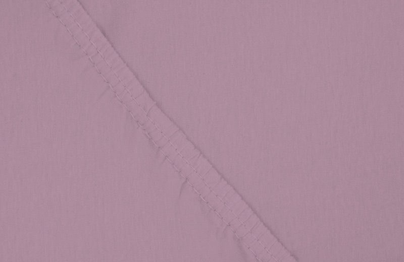 Простыня на резинке Ecotex, цвет: фиолетовый, 140 х 200 смПРТ14 фиолетовый Простыня на резинке Ecotex, цвет: фиолетовый, 140 х 200 смПРТ14 фиолетовыйЗдоровый сон – залог хорошего самочувствия на протяжении всего дня. Простыня на резинке по всему периметру – это очень удобно! Она всегда ровно, без единой морщинки, застилает матрас. Легко заправляется и фиксируется с помощью «юбки» с резинкой по всему периметру. Нежное прикосновение к телу бархатного на ощупь хлопка, мягкая фактура ткани – вот основное преимущество трикотажных простыней на резинке. Они практичны в уходе, не требуют глажения после стирки, мягкие, экологичные, защищают матрас от загрязнений.