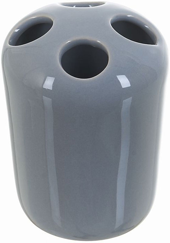 Стакан для зубных щеток White Clean Gray, 250 мл68/5/3 Стакан для зубных щеток White Clean Gray, 250 мл68/5/3Стакан для зубных щеток White CLEAN Gray изготовлен из прочной качественной керамики серого цвета, покрытой глянцевой глазурью. Оснащен отверстиями для зубных щеток. Такой стакан красиво дополнит интерьер ванной комнаты и отлично сочетается с другими аксессуарами из коллекции Gray.