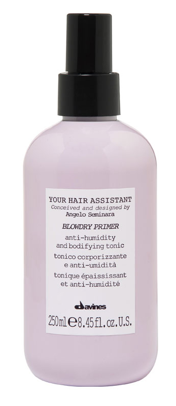 Davines Your Hair Assistant Blowdry Primer Спрей-праймер для укладки волос, 250 мл3078 Davines Your Hair Assistant Blowdry Primer Спрей-праймер для укладки волос, 250 мл3078Долгое время я мечтал о таком продукте, как спрей-праймер. Часто для завершения стрижки мне нужно был подходящее средство, но я никак не мог его найти. Когда я начал работать с технологами лаборатории Davines, то перечислил им все свойства, которые мне всегда хотелось видеть в продукте, и они реализовали мои мечты. Это был мгновенный успех. Анджело Семинара.Спрей-тоник для всех типов волос. Придает волосам объем и естественный вид. Это основной продукт линии, позволяющий создать настоящие шедевры горячей укладки. Спрей создает текстуру, обладает термозащитными и влагозащитными свойствами. Усиливает естественный блеск волос, сокращает время сушки волос феном. Может использоваться со всеми инструментами для горячей укладки. Без парабенов.Объем: 250 мл