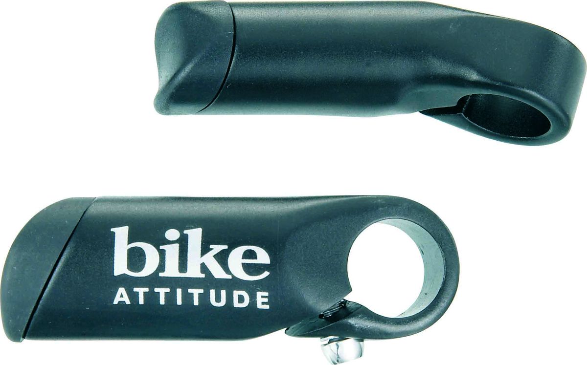 Рога на руль Bike Attitude BE301, цвет: черный, 80 мм, 2 штMHDR2G/A Рога на руль Bike Attitude BE301, цвет: черный, 80 мм, 2 штMHDR2G/AУдобные и прочные рога на руль Bike Attitude BE301 служат для облегчения хвата на руле и большего контроля над управляемостью велосипеда. Рога BE301 выполнены из легкого и прочного алюминия и имеют эргономичную форму. Рога устанавливаются на рули с диаметром в районе грипс 22,2 мм и подходят на большинство велосипедов. В комплекте 2 шт.• Для рулей с толщиной в районе грипс 22,2 мм• 2 шт. в комплекте• Длина рогов 80 ммBIKE ATTITUDE – это крупнейший Тайваньский производитель высококачественных велосипедных аксессуаров и запчастей. Уже более 10-и лет Bike Attitude представляет свои товары в 15 странах мира.