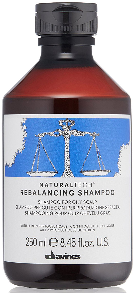 Davines Балансирующий шампунь New Natural Tech Rebalancing Shampoo, 250 мл 712654605845001470 Davines Балансирующий шампунь New Natural Tech Rebalancing Shampoo, 250 мл 712654605845001470Балансирующий шампунь Davines New Natural Tech Rebalancing Shampoo - это шампунь, нормализующий работу сальных желез и стабилизирующий производство кожного сала. Содержит фитоактивы, извлеченные из лимона, богатые полифенолами, углеводами и сахарами с сильным противовоспалительным действием. Обогащен экстрактами кровохлебки, имбиря и корицы, которые эффективно очищают кожу головы и снижают активность сальных желез и эфирными маслами ромашки, кедра и японского зеленого чая, обладающими успокаивающим, седативным и противовоспалительным действием.рН шампуня - 5,5.Товар сертифицирован.