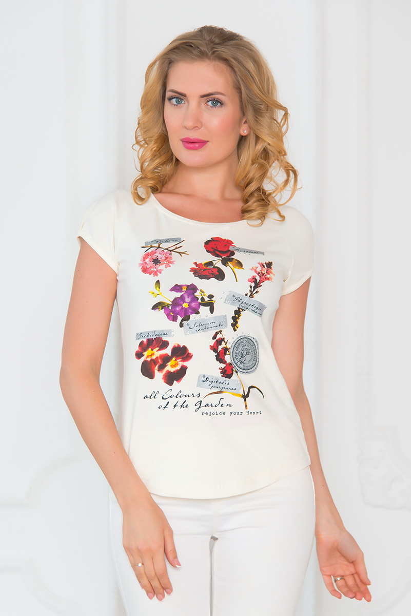ФутболкаSS16-BGUZ-537 ФутболкаSS16-BGUZ-537Женская футболка BeGood выполнена из хлопка с добавлением эластана. Модель с круглым вырезом горловины и короткими рукавами-реглан. Футболка оформлена цветочным принтом и надписями на английском языке.