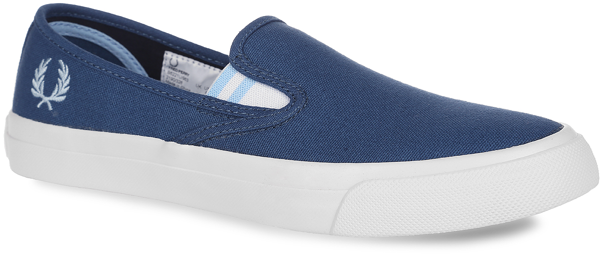 Слипоны Fred Perry Turner Slip On Canvas, цвет: синий. B6221U-963. Размер 7 (40)B6221U-963 Слипоны Fred Perry Turner Slip On Canvas, цвет: синий. B6221U-963. Размер 7 (40)B6221U-963Модные слипоны Turner Slip On Canvas от Fred Perry заинтересуют вас своим дизайном с первого взгляда! Модель, изготовленная из текстиля, сбоку оформлена вышивкой в виде логотипа бренда. Эластичные вставки по бокам обеспечивают идеальную посадку модели на ноге. Стелька из материала EVA с текстильной поверхностью обеспечивает максимальный комфорт при движении. Рифление на подошве гарантирует идеальное сцепление с поверхностью. Стильные слипоны займут достойное место в вашем гардеробе.