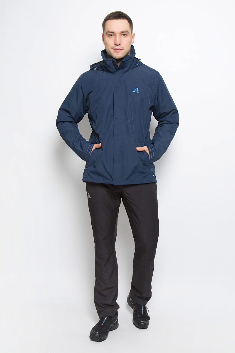 КурткаL38217400 КурткаL38217400Мужская куртка Salomon Elemental Insulated с длинными рукавами и воротником-стойкой, трансформирующимся в капюшон, выполнена из прочного полиэстера. Наполнитель - синтепон. Подкладка выполнена из нейлона. Благодаря материалу Advanced Skin Dry такая модель защитит вас от дождя и ветра. Капюшон при необходимости можно свернуть и спрятать в специальный клапан на воротнике, где он фиксируется при помощи липучки. Куртка застегивается на застежку-молнию спереди и имеет ветрозащитный клапан на липучках. Манжеты рукавов дополнены хлястиками на липучках. Изделие оснащено двумя втачными карманами на застежках-молниях спереди, а также внутренним втачным карманом на молнии. Низ изделия дополнен шнурком-кулиской, объем капюшона также регулируется при помощи шнурка-кулиски.