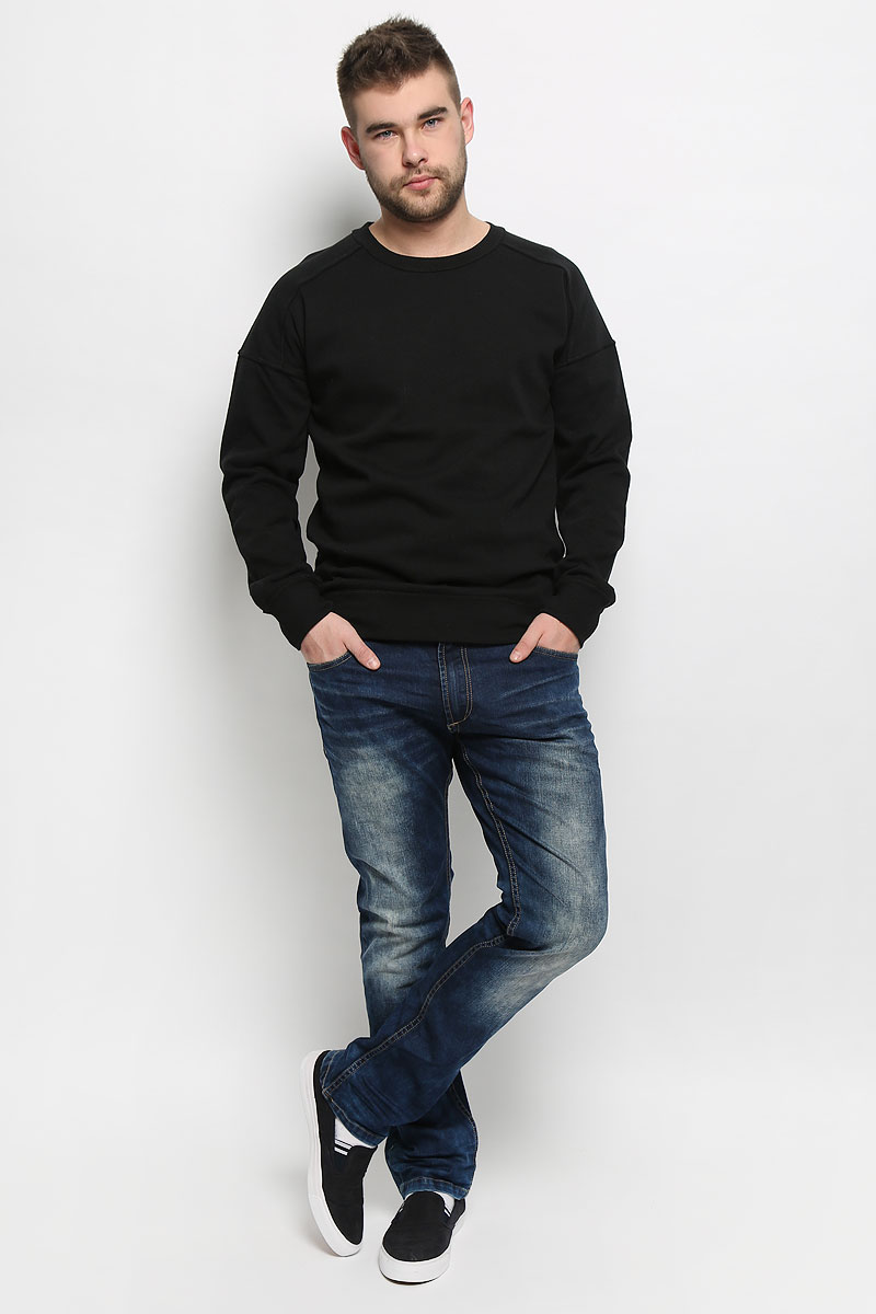 Джинсы мужские Broadway Pants, цвет: темно-синий. 20100454_537. Размер 33-32 (48/50-32)20100454_537 Джинсы мужские Broadway Pants, цвет: темно-синий. 20100454_537. Размер 33-32 (48/50-32)20100454_537Стильные мужские джинсы Broadway Pants выполнены из хлопка с добавлением эластана. Модель по поясу застегивается на пуговицу и имеет ширинку на застежке-молнии. На поясе предусмотрены шлевки для ремня. Изделие имеет классический пятикарманный крой: спереди - два втачных кармана и один маленький накладной, а сзади - два накладных кармана. Изделие оформлено потертостями и контрастной прострочкой.