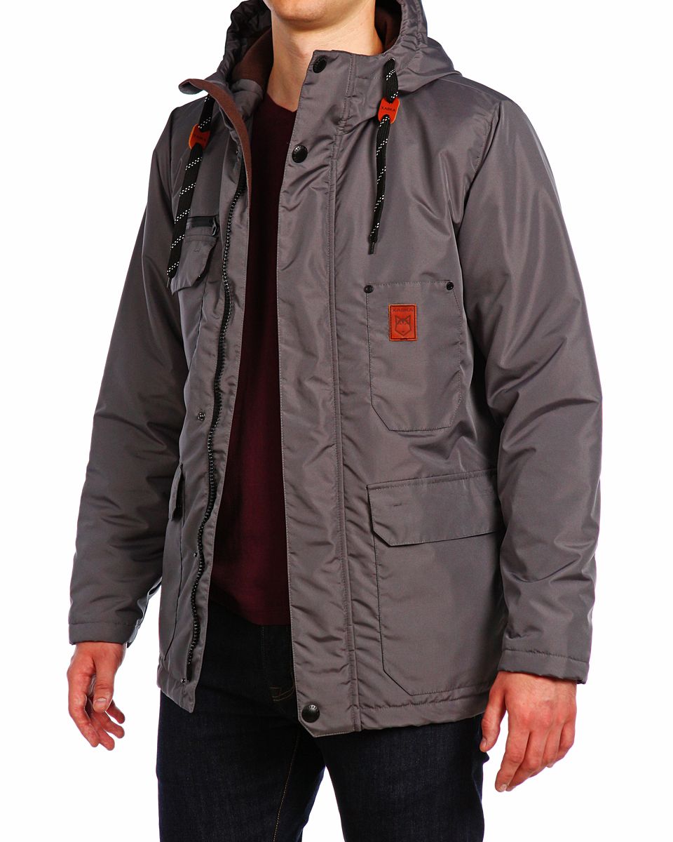 Куртка15508_Siltstone Куртка15508_SiltstoneСтильная мужская куртка Xaska превосходно подойдет для холодных дней. Куртка выполнена из полиэстера, она отлично защищает от дождя, снега и ветра, а наполнитель из синтепона превосходно сохраняет тепло. Модель с длинными рукавами и несъемным капюшоном застегивается на застежку-молнию и имеет ветрозащитный клапан на кнопках спереди. Объем капюшона регулируется шнурком- кулиской. Изделие дополнено тремя накладными карманами на клапанах с кнопками, одним накладным без застежек с фирменной нашивкой и тремя втачными передними карманами, а также двумя внутренними втачными карманами на молнии. Низ и объем талии куртки регулируется при помощи шнурка-кулиски. Эта модная и в то же время комфортная куртка согреет вас в холодное время года и отлично подойдет как для прогулок, так и для активного отдыха.