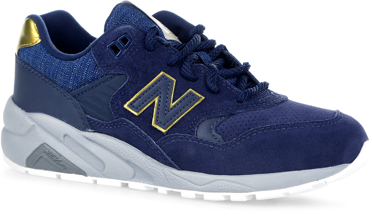 Кроссовки женские New Balance, цвет: синий, золотой, серый. WRT580JD/B. Размер 5 (35)WRT580JD/B Кроссовки женские New Balance, цвет: синий, золотой, серый. WRT580JD/B. Размер 5 (35)WRT580JD/BКроссовки выполнены из текстиля и натуральной замши, задник из полиуретана. Модель оформлена фирменной нашивкой. На ноге модель фиксируется с помощью шнурков. Внутренняя поверхность выполнена из мягкого текстиля.Стелька выполнена из мягкого ЭВА-материала с текстильной поверхностью. Подошва выполнена из прочной и легкой резины. Протектор на подошве гарантирует отличное сцепление с любой поверхностью.