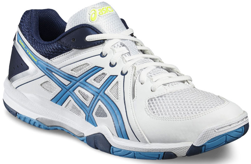 Кроссовки для волейбола мужские Asics Gel-Task, цвет: белый, синий. B505Y-0143. Размер 10 (42,5)B505Y-0143 Кроссовки для волейбола мужские Asics Gel-Task, цвет: белый, синий. B505Y-0143. Размер 10 (42,5)B505Y-0143Стильные мужские кроссовки для волейбола Gel-Task от Asics предназначены для игроков, которые стремятся к высокой скорости и комфорту. Верх модели выполнен из дышащего текстиля, оформленного вставками из искусственной кожи и фирменными полосками бренда. Искусственная кожа устойчива к трению и разрывам. Дышащий материал обеспечивает легкость, комфорт и воздухопроницаемость. Классическая шнуровка надежно фиксирует модель на стопе. Обувь оформлена на язычке вставкой с названием бренда, на заднике - фирменным принтом. Подкладка, изготовленная из текстиля, гарантирует уют и предотвращает натирание. Съемная стелька из ЭВА с текстильной верхней поверхностью обеспечивает комфорт. Вставка из термостойкого геля на силиконовой основе значительно уменьшает нагрузку на пятку, колени и позвоночник спортсмена, снижая возможность получения травмы. Колодка California предназначена для стабильности и комфорта. Пластиковый литой элемент Trusstic под средней частью подошвы препятствует скручиванию стопы. Подошва изготовлена из NC-резины, компоненты которой содержат больше натуральной резины, чем традиционной жесткой, что увеличивает сцепление на площадках.В таких кроссовках вашим ногам будет комфортно и уютно.