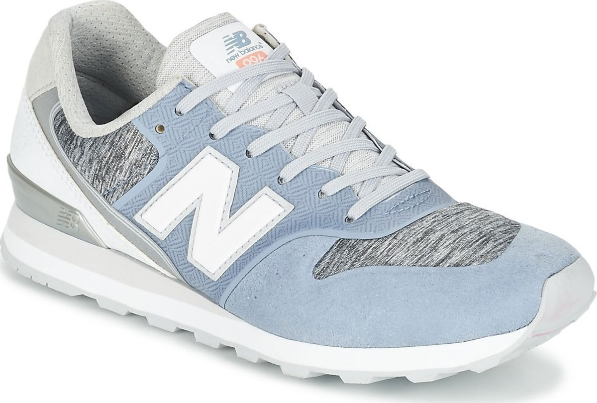 Кроссовки женские New Balance 996, цвет: голубой, серый, белый. WR996NOA/B. Размер 6 (36,5)WR996NOA/B Кроссовки женские New Balance 996, цвет: голубой, серый, белый. WR996NOA/B. Размер 6 (36,5)WR996NOA/BСтильные женские кроссовки от New Balance придутся вам по душе. Верх модели выполнен из высококачественныхматериалов. По бокам обувь оформлена декоративными элементами в виде фирменного логотипа бренда, на язычке - фирменной нашивкой, подошва логотипом бренда. Классическая шнуровка надежно зафиксирует изделие на ноге. Подкладка и стелька, изготовленные из текстиля, гарантируют уют и предотвращают натирание. Подошва оснащена рифлением для лучшей сцепки с поверхностями. Удобные кроссовки займут достойное место среди коллекции вашей обуви.