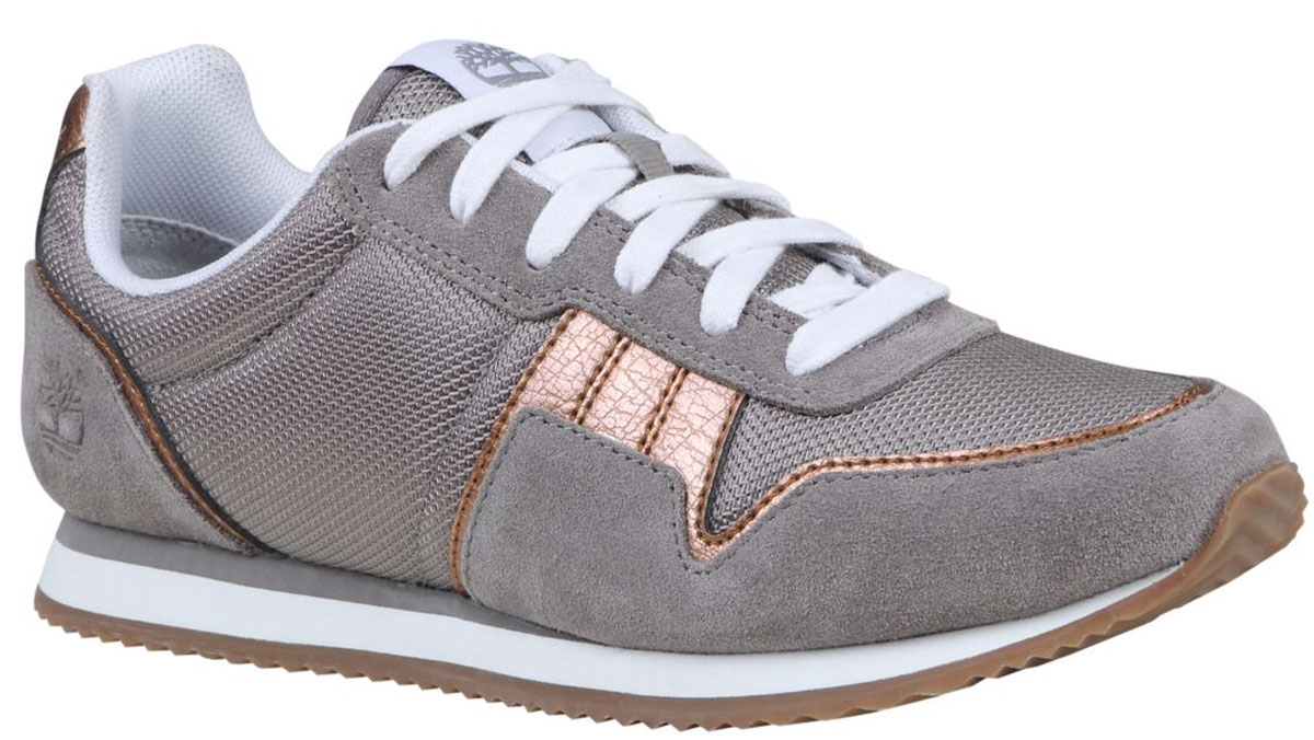 КроссовкиTBLA1G58W КроссовкиTBLA1G58WЖенские кроссовки Timberland Retro Runner Oxford выполнены из натуральной замши и дышащей сетки. Модель на классической шнуровке. Подкладка и стелька с технологией Ortholite изготовлены из текстиля. Резиновая подошва оснащена рифлением.