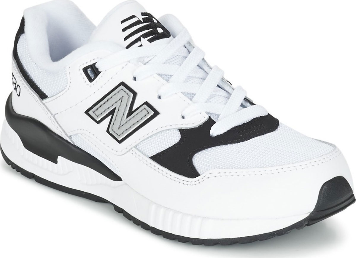 Кроссовки для мальчиков New Balance, цвет: белый, серый. KL530LBP/M. Размер 3 (35)KL530LBP/M Кроссовки для мальчиков New Balance, цвет: белый, серый. KL530LBP/M. Размер 3 (35)KL530LBP/MМодные кроссовки от New Balance очаруют вашего ребенка с первого взгляда! Модель изготовлена из текстиля и искусственной кожи. Модель дополнена, на язычке фирменной нашивкой. По бокам обувь оформлена декоративными нашивками в виде логотипа бренда. Классическая шнуровка надежно зафиксирует обувь на ноге. Подкладка из текстиля, обеспечит комфорт и уют детским ножкам. Подошва с рифлением гарантирует отличное сцепление с любыми поверхностями. Стильные кроссовки займут достойное место в гардеробе вашего ребенка.