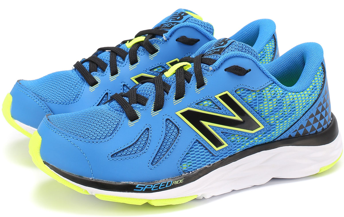 Кроссовки для мальчика New Balance 790, цвет: голубой, черный. KJ790EGY/M. Размер 12 (30)KJ790EGY/M Кроссовки для мальчика New Balance 790, цвет: голубой, черный. KJ790EGY/M. Размер 12 (30)KJ790EGY/MМодные кроссовки от New Balance очаруют вашего ребенка с первого взгляда! Модель изготовлена из высококачественного материала и натуральной кожи. Модель дополнена, на язычке фирменной нашивкой. Задник обуви оформлен принтом. По бокам модель дополнена декоративными нашивками в виде логотипа бренда. Классическая шнуровка надежно зафиксирует обувь на ноге. Подкладка и стелька из текстиля, обеспечат комфорт и уют детским ножкам. Подошва с рифлением гарантирует отличное сцепление с любыми поверхностями. Стильные кроссовки займут достойное место в гардеробе вашего ребенка.