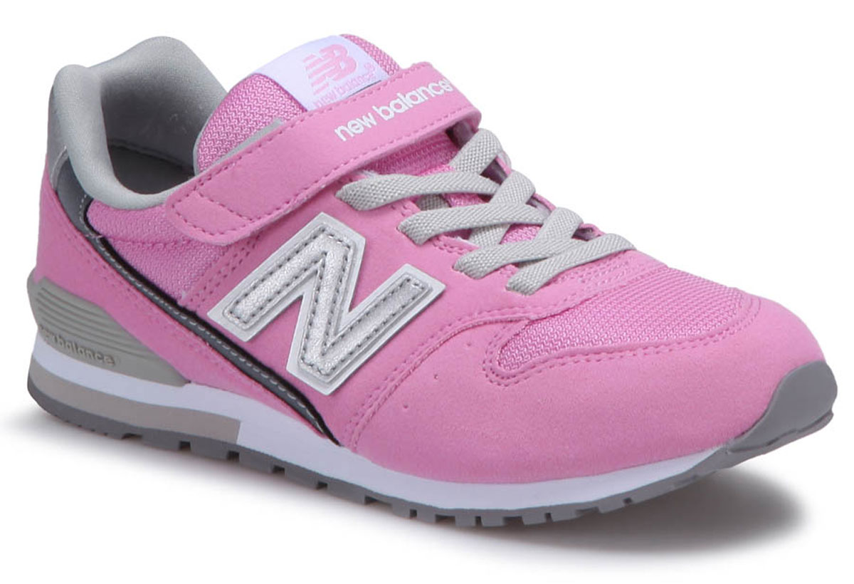 Кроссовки для девочки New Balance 996, цвет: розовый. KV996CLY/M. Размер 12 (30)KV996CLY/M Кроссовки для девочки New Balance 996, цвет: розовый. KV996CLY/M. Размер 12 (30)KV996CLY/MМодные кроссовки от New Balance очаруют вашего ребенка с первого взгляда! Модель изготовлена из высококачественного материала и дополнена на язычке фирменной нашивкой. Ремешок оформлен логотипом бренда. Шнуровка и ремешок на застежке - липучке,надежно зафиксируют обувь на ноге. Подкладка и стелька из текстиля, обеспечат комфорт и уют детским ножкам. Подошва с рифлением гарантирует отличное сцепление с любыми поверхностями. Стильные кроссовки займут достойное место в гардеробе вашего ребенка.