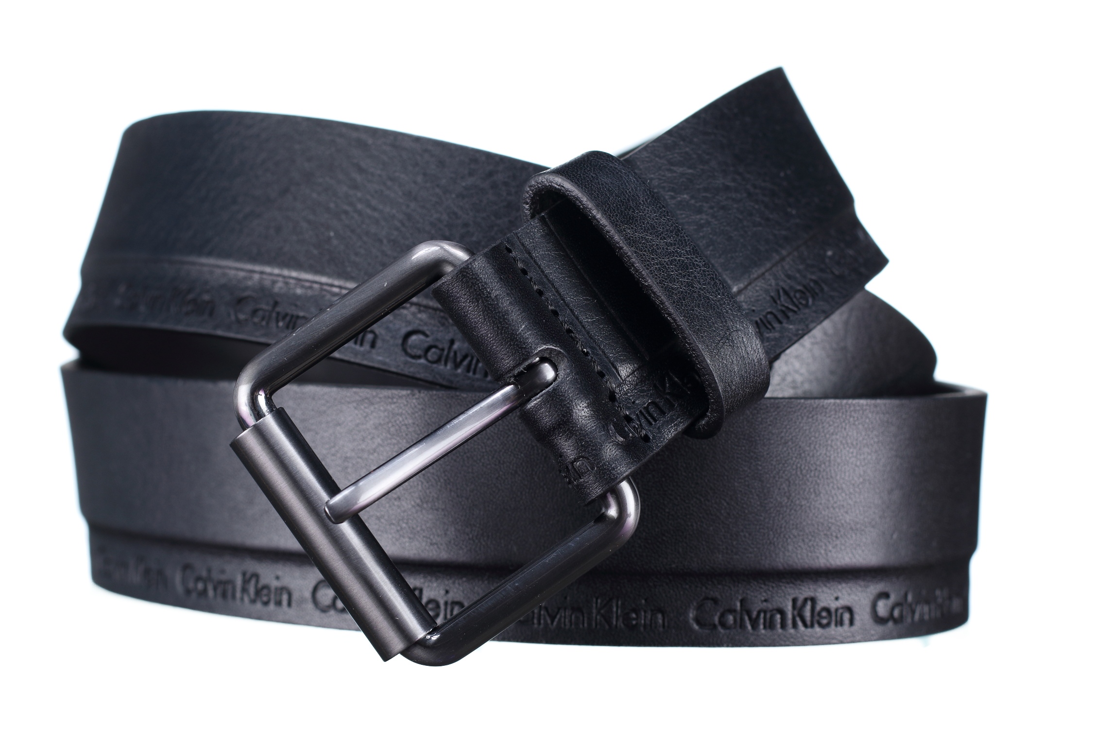РеменьK50K502473_0000 РеменьK50K502473_0000Мужской ремень Calvin Klein выполнен из качественной натуральной кожи. Нижняя часть ремня декорирована тиснениями с названием бренда. Пряжка выполнена из металла, она позволит легко и быстро зафиксировать ремень и отрегулировать его длину. Уважаемые клиенты! Обращаем ваше внимание на тот факт, что размер ремня, доступный для заказа, является его длиной.
