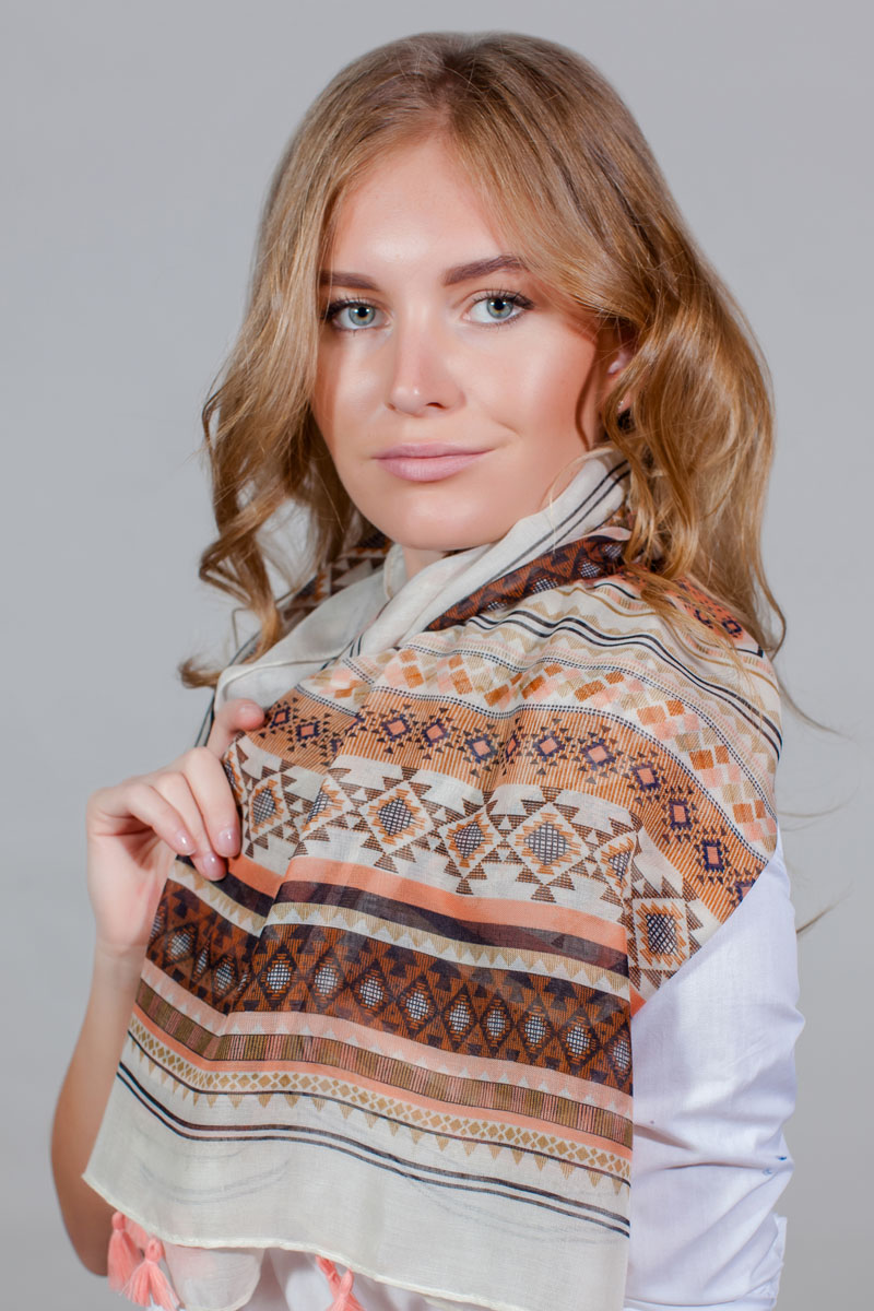 Палантин Laura Milano, цвет: бежевый, белый, коричневый. YY-11703-12. Размер 90 см х 180 смYY-11703-12 Палантин Laura Milano, цвет: бежевый, белый, коричневый. YY-11703-12. Размер 90 см х 180 смYY-11703-12Яркий палантин Laura Milano изготовлен из модала и шелка. Модель оформлена оригинальным принтом. Изделия Laura Milano приятные на ощупь и подойдут к любому стилю.