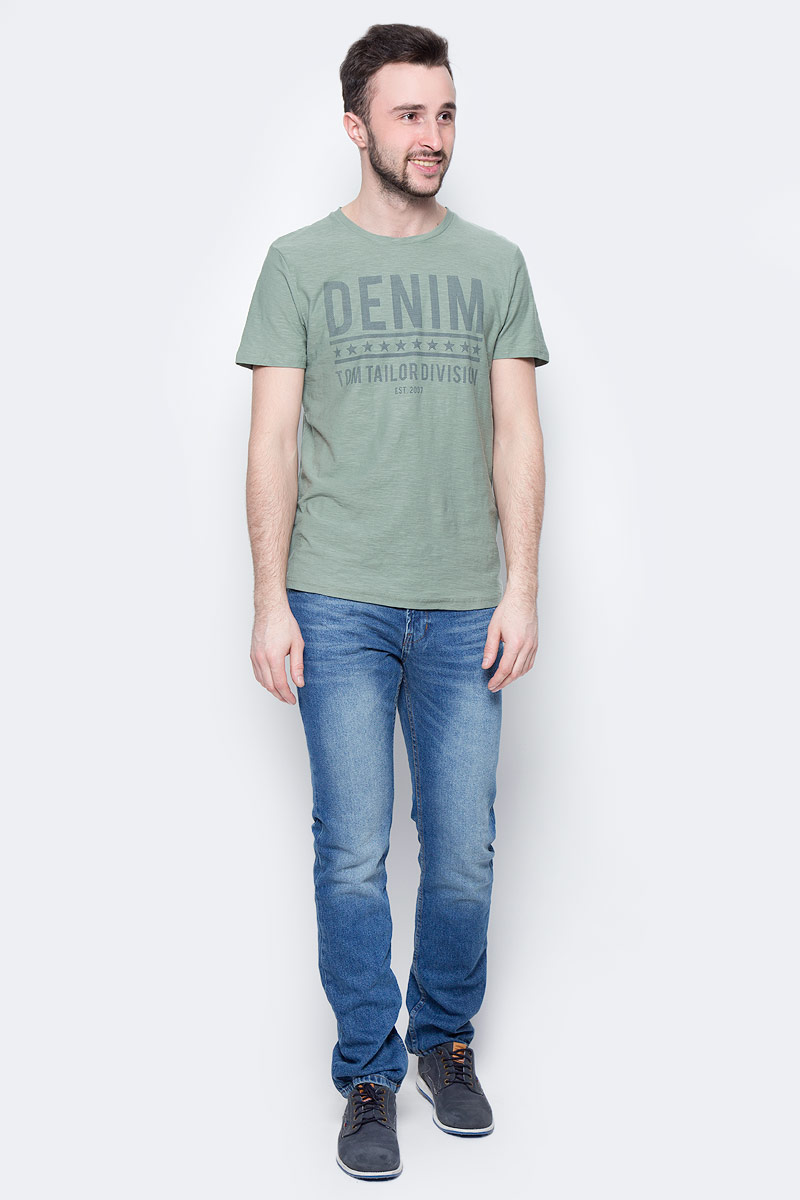 Футболка мужская Tom Tailor Denim, цвет: хаки. 1038317.00.12_7057. Размер S (46)1038317.00.12_7057 Футболка мужская Tom Tailor Denim, цвет: хаки. 1038317.00.12_7057. Размер S (46)1038317.00.12_7057Мужская футболка Tom Tailor выполнена из хлопка. Модель с круглым вырезом горловины и короткими стандартными рукавами. Спереди оформлена принтом с надписями.