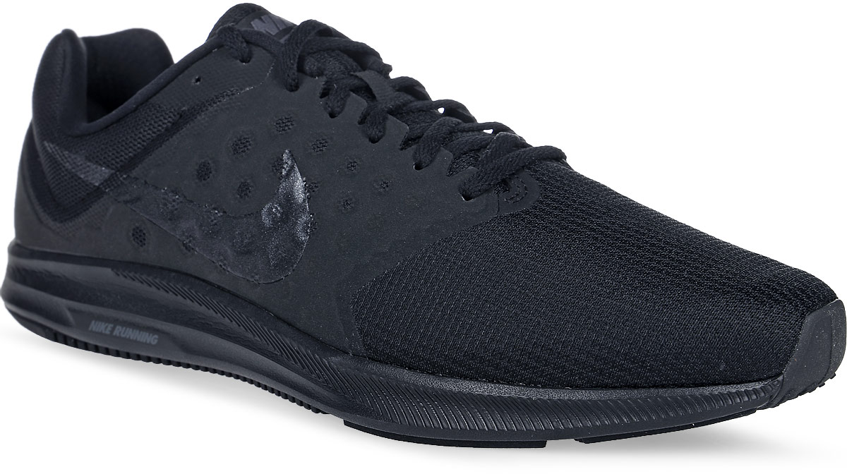 Кроссовки для бега мужские Nike Downshifter 7, цвет: черный. 852459-001. Размер 13 (47,5)852459-001 Кроссовки для бега мужские Nike Downshifter 7, цвет: черный. 852459-001. Размер 13 (47,5)852459-001Модные мужские кроссовки для бега Downshifter 7 от Nike выполнены из текстиля и дополнены бесшовными накладками. Подкладка и стелька из текстиля обеспечивают комфорт. Шнуровка надежно зафиксирует модель на ноге. Эластичная полноразмерная подошва из материала Phylon оснащена резиновой подметкой для прочности и оптимального сцепления с поверхностью. Эластичные желобки обеспечивают естественную свободу движений от носка до пятки.