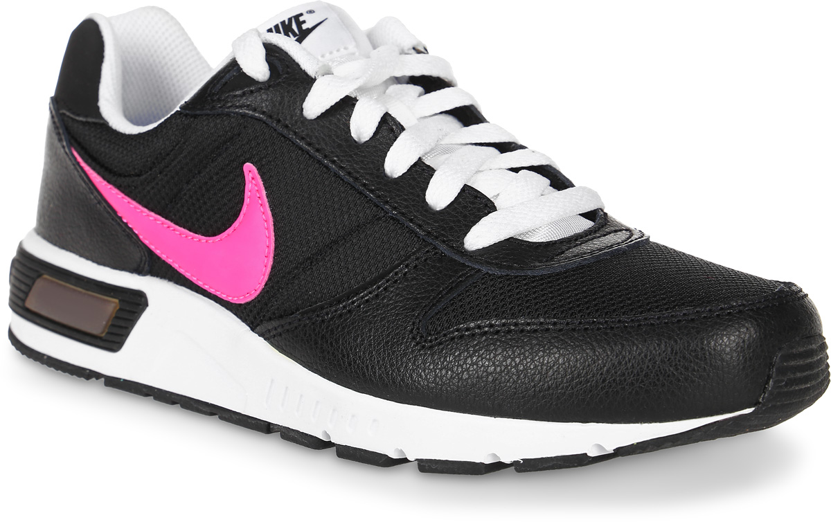Кроссовки детские Nike Nightgazer, цвет: черный, белый, розовый. 705478-004. Размер 4,5 (36)705478-004 Кроссовки детские Nike Nightgazer, цвет: черный, белый, розовый. 705478-004. Размер 4,5 (36)705478-004Стильные кроссовки Nightgazer от Nike придутся по душе вашему ребенку. Модель, выполненная из текстиля, дополнена вставками из натуральной и искусственной кожи. По бокам изделие оформлено логотипом бренда, на язычке - фирменной нашивкой, на заднике - названием бренда. Классическая шнуровка надежно фиксирует модель на ноге. Подкладка из текстиля и стелька из EVA с текстильной поверхностью комфортны при движении. Резиновая подошва с протектором обеспечивает сцепление с любым покрытием.