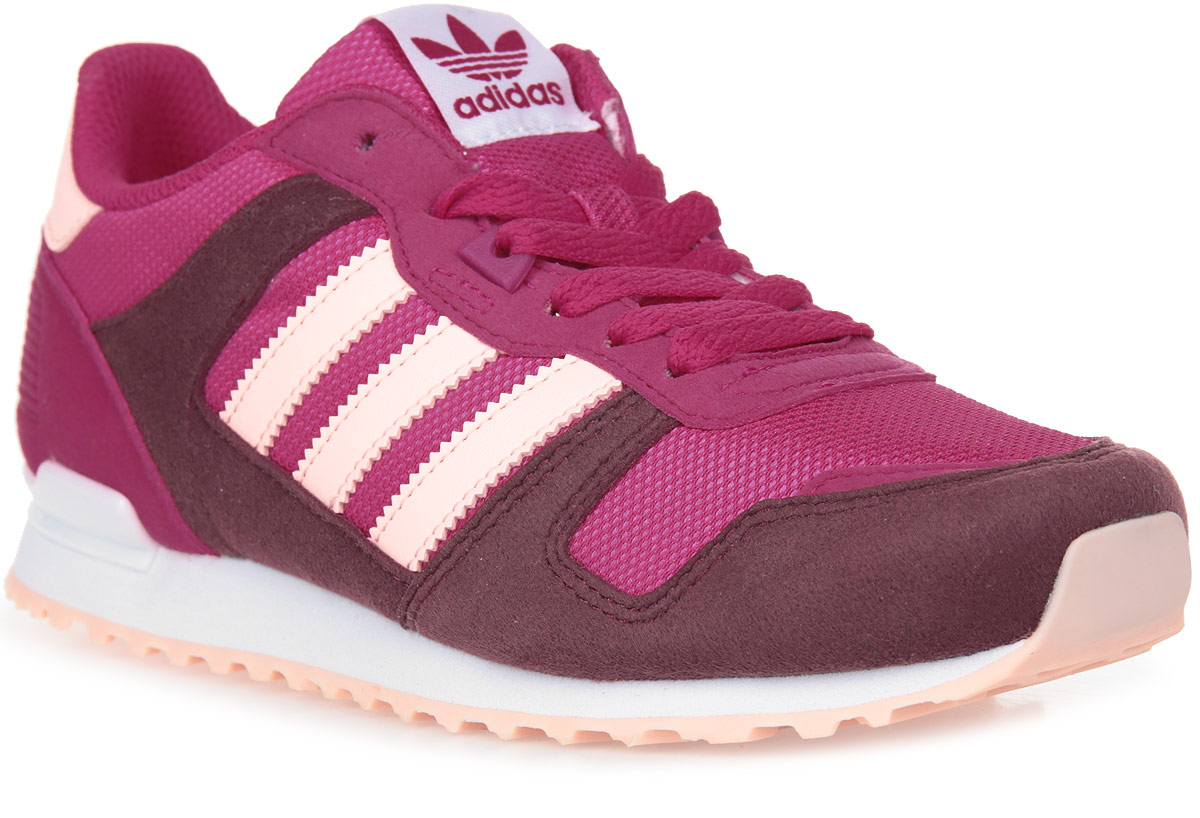 Кроссовки для девочки adidas ZX 700 J, цвет: красный, бордовый, белый. BB2445. Размер 6,5 (38,5)BB2445 Кроссовки для девочки adidas ZX 700 J, цвет: красный, бордовый, белый. BB2445. Размер 6,5 (38,5)BB2445Популярный в 80-х силуэт, обновленный для современных улиц. Детские кроссовки с сетчатым верхом выполнены в винтажной цветовой гамме и дополнены вставками из мягкой замши. Задник из термополиуретана, как на оригинальных ZX. Комфортная и функциональная стелька OrthoLite® с антимикробным покрытием; литая промежуточная подошва из ЭВА для оптимальной амортизации.