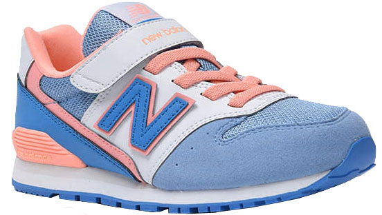Кроссовки детские New Balance 996, цвет: голубой, персиковый, белый. KV996ALY/M. Размер 1,5 (33)KV996ALY/M Кроссовки детские New Balance 996, цвет: голубой, персиковый, белый. KV996ALY/M. Размер 1,5 (33)KV996ALY/MМодные кроссовки от New Balance очаруют вашего ребенка с первого взгляда! Модель изготовлена из высококачественного материала со вставками из натуральной замши. Модель оформлена на язычке логотипом бренда. Шнуровка и ремешок с застежкой - липучкой, декорированный логотипом бренда, надежно фиксируют обувь на ноге. Подкладка и стелька из текстиля, обеспечат комфорт и уют детским ножкам. Подошва с рифлением гарантирует отличное сцепление с любыми поверхностями. Стильные кроссовки займут достойное место в гардеробе вашего ребенка.