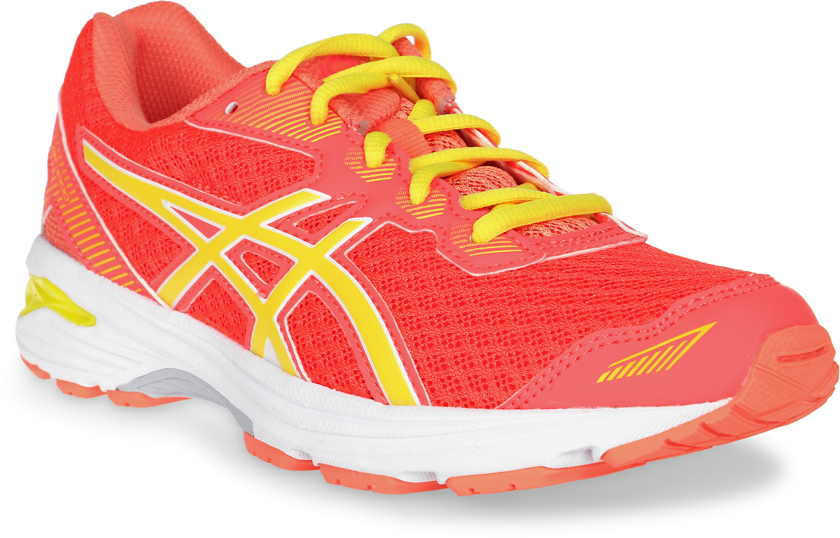 Кроссовки детские Asics Gt-1000 5 Gs, цвет: коралловый, оранжевый, желтый. C619N-2003. Размер 3 (33,5)C619N-2003 Кроссовки детские Asics Gt-1000 5 Gs, цвет: коралловый, оранжевый, желтый. C619N-2003. Размер 3 (33,5)C619N-2003Мечтает ли ваш ребенок однажды стать марафонцем или желает быть самым ловким на спортплощадке, детские беговые кроссовки Asics Gt-1000 5 Gs - то, что нужно: амортизация и защита ногам обеспечены. Комфортные упругие кроссовки будто созданы для непрерывной активности. Эта высококлассная модель буквально напичкана техническими фишками. Система поддержки в задней части стопы Gel Support System уменьшает ударное воздействие и делает приземление пружинистым. Средняя подошва Duomax из двух материалов с различной плотностью гарантирует устойчивость стопы. Ощущение легкости в невесомой дышащей модели. Видимость в темноте благодаря светоотражающим деталям.