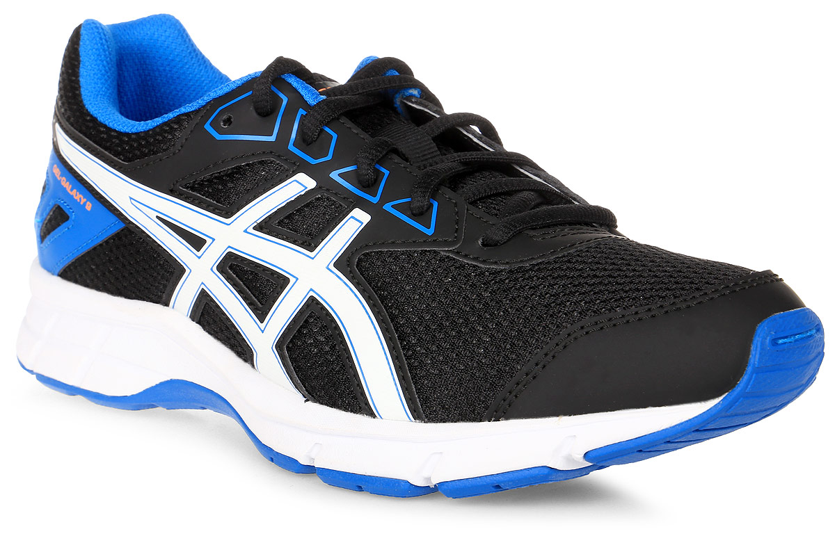 Кроссовки детские Asics Gel-Galaxy 9 Gs, цвет: черный, белый, синий. C626N-9001. Размер 6H (38)C626N-9001 Кроссовки детские Asics Gel-Galaxy 9 Gs, цвет: черный, белый, синий. C626N-9001. Размер 6H (38)C626N-9001Зачем идти, если можно бежать? Детские беговые кроссовки Asics Gel-Galaxy 9 Gs— комфорт для ног в школе, на спортплощадке или в парке. Ноги ощущают комфорт в обуви с отличной амортизацией и дышащим сетчатым верхом. Цвета этой яркой и стильной модели точно вам понравятся. Кроссовки созданы для повседневной жизни, будь то школьные будни или выходные. Полный комфорт благодаря плотной посадке и амортизации в задней части подошвы.