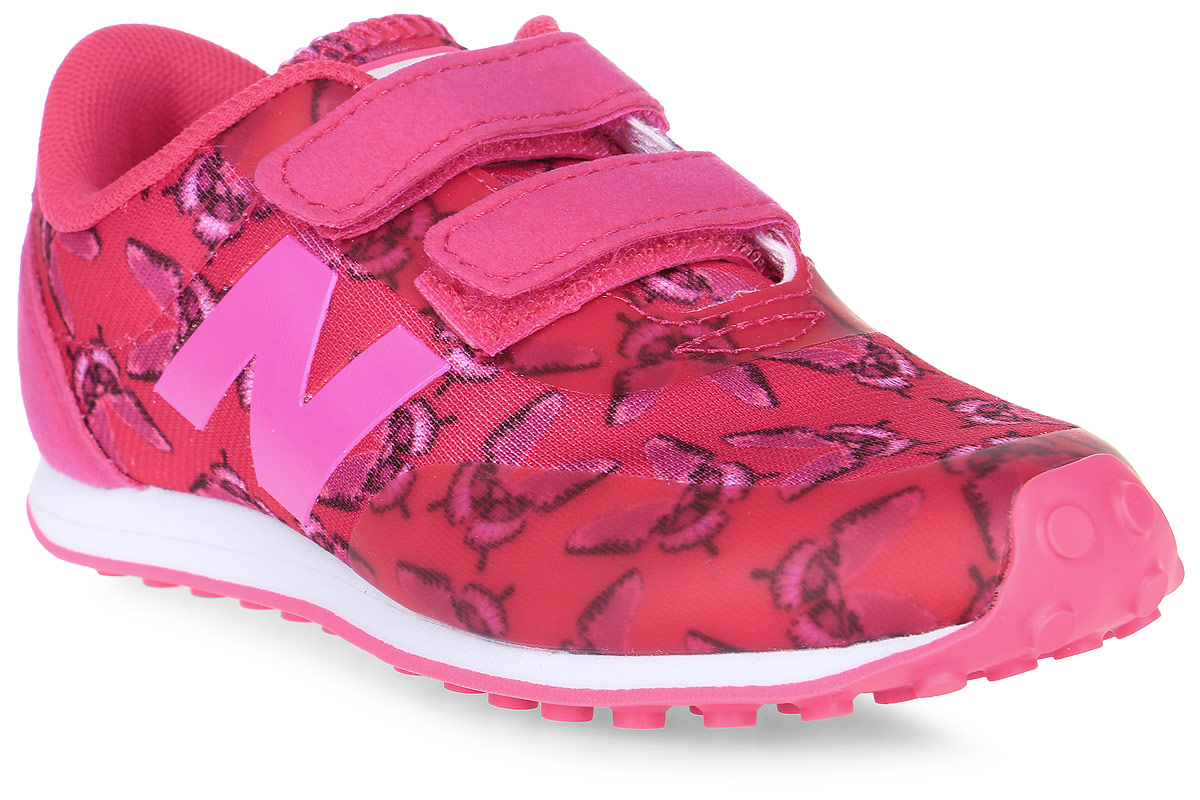 Кроссовки для девочки New Balance, цвет: фуксия. KA410BDY/M. Размер 13,5 (32)KA410BDY/M Кроссовки для девочки New Balance, цвет: фуксия. KA410BDY/M. Размер 13,5 (32)KA410BDY/MМодные кроссовки от New Balance очаруют вашего ребенка с первого взгляда! Модель изготовлена из высококачественного материала и оформлена принтом в виде бабочек. Модель дополнена на язычке логотипом бренда. Ремешки на застежке - липучке надежно фиксируют обувь на ноге. Подкладка и стелька из текстиля, обеспечат комфорт и уют детским ножкам. Подошва с рифлением гарантирует отличное сцепление с любыми поверхностями. Стильные кроссовки займут достойное место в гардеробе вашего ребенка.