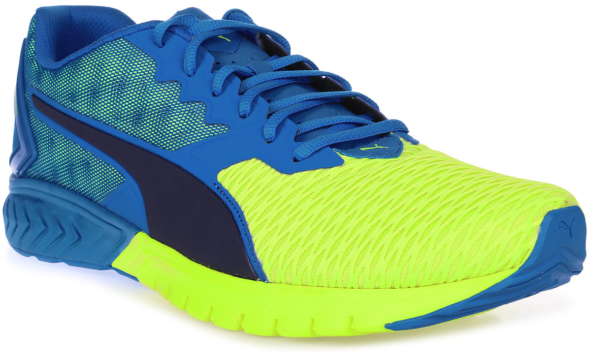 Кроссовки мужские Puma Ignite Dual, цвет: голубой, желтый. 18909402. Размер 10,5 (44)18909402 Кроссовки мужские Puma Ignite Dual, цвет: голубой, желтый. 18909402. Размер 10,5 (44)18909402Модель Ignite Dual от Puma, самая яркая новинка среди технологичных беговых кроссовок, обладет целым рядом особенностей, работающих на благо атлету. Верх, выполненный из эластичной текстурированной сетки, мягко облегает ногу, не препятствуя циркуляции воздуха и не сдерживая свободу движений. Формованная деталь в пяточной части обеспечивает необходимую поддержку и фиксацию стопы. Особого внимания заслуживает специально сконструированная многокомпонентная подошва, помогающая достигнуть высоких результатов как на соревнованиях, так и во время регулярных тренировок. Инновационный вспененный материал Ignite обеспечивает возврат энергии и обладает уникальными амортизирующими свойствами, необходимыми для гашения ударных нагрузок по всей поверхности. Дополнительная амортизация в пяточной части осуществляется за счет шевронного дизайна, имитирующего действие пружины, а также формованной стельки из легкого вспененного ЭВА. Расположенные в передней части подошвы бороздки Flex обеспечивают характерное для естественного бега плавное сгибание стопы от средней части к носочной. Все эти детали придают модели актуальный и оригинальный облик.