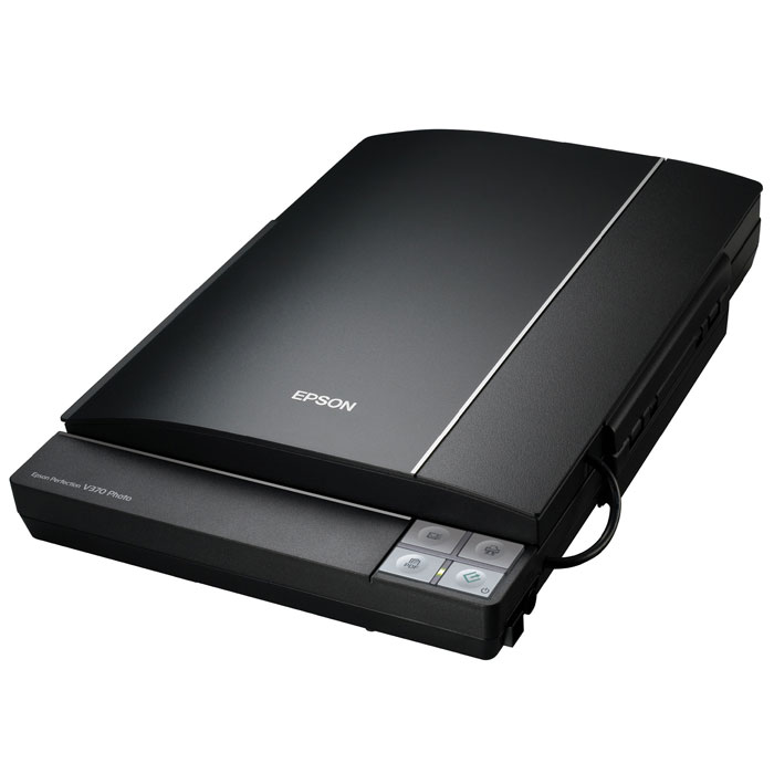 Epson Perfection V370 (B11B207313) сканерB11B207313 Epson Perfection V370 (B11B207313) сканерB11B207313Сканер Epson Perfection V370 Photo — отличный выбор для универсального применения, при высоком качестве сканирования и доступной цене. Обладая современным дизайном, эта модель прекрасно впишется в любой интерьер. В этом сканере воплощены новые функциональные возможности, которые предоставляют возможность сканирования в книжном и альбомном положении. Вы можете выбрать наиболее удобный вариант, определив, для каких целей вам понадобится сканер, и максимально сэкономить пространство рабочего стола. Конструкция крепления крышки сканера позволяет полностью открывать крышку на 90 или на 180 градусов для сканирования книг и толстых носителей, а с закрытой крышкой пользователь может сканировать документы толщиной до 25 мм. В тонком корпусе устройства, толщина которого составляет всего 41 мм, реализована уникальная технология матрицы Epson Matrix CCD, которая обеспечивает высочайшее качество сканирования. На панели сканера расположены 4 кнопки для быстрого доступа к ряду функций:...