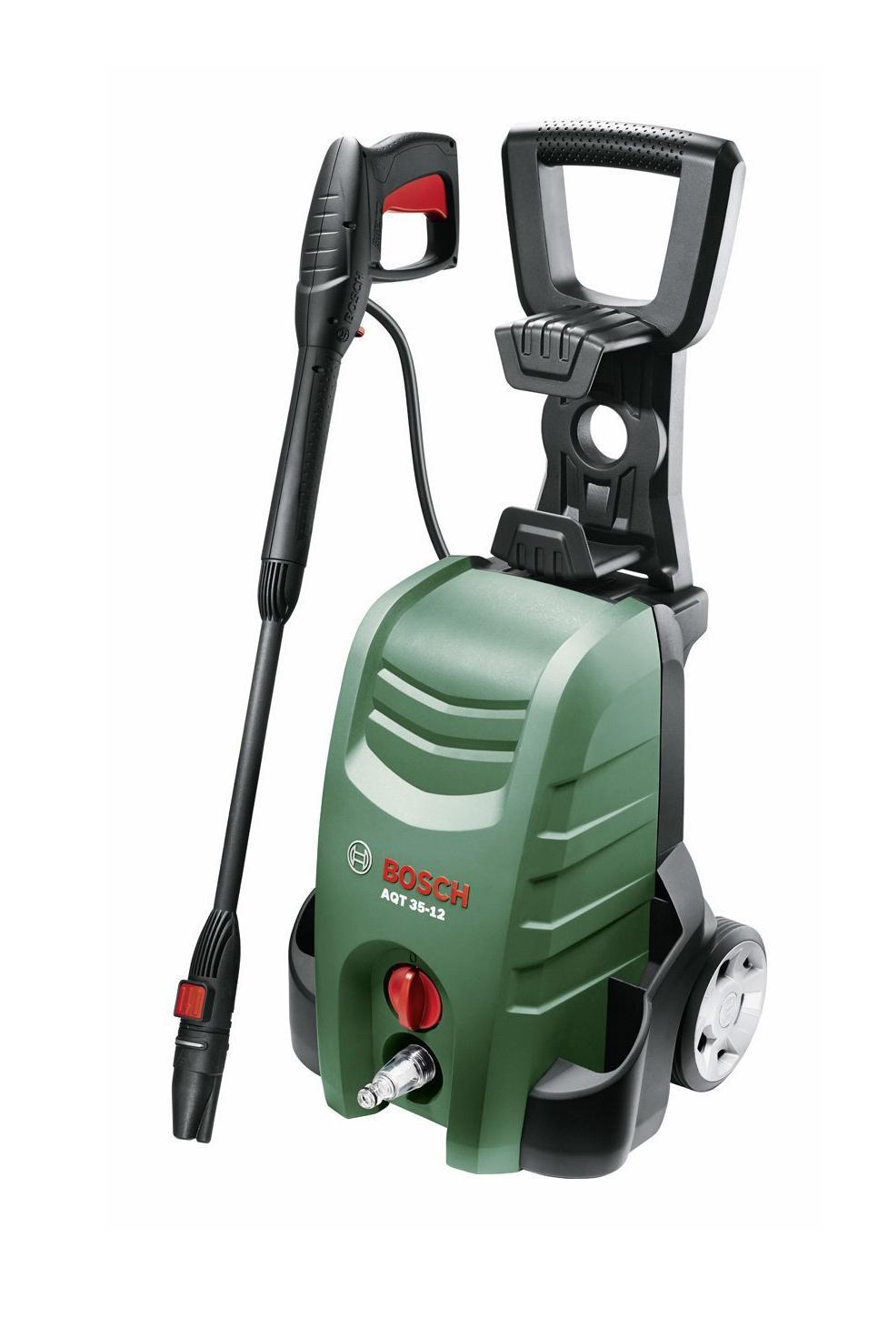 Минимойка Bosch AQT 35-1206008A7100 Минимойка Bosch AQT 35-1206008A7100С очистителем высокого давления Bosch Aquatak 35-12 Вы без труда справитесь с любыми работами по очистке как в доме, так и на садовом участке. Насадки-распылители с быстродействующей муфтой на мобильном и компактном инструменте - работа с очистителем высокого давления ещё никогда не была столь комфортна. Bosch Aquatak 35-12 - это практичная модель, оснащенная инновационными функциями и фитингами SDS для большей гибкости. Простота настройки и маневрирования позволяет выполнять широкий спектр моечных работ. Увеличение эффективности очистки достигается благодаря инновационной насадке 3-в-1. Она представляет собой распылительную головку высокого давления и головку поворотной насадки с опцией подачи моющего средства под низким давлением. Надежные колеса и рукоятка Easy-Fold обеспечивают легкое передвижение и позволяют экономить место при хранении. Благодаря функции автоматического отключения очиститель высокого давления Bosch Aquatak 35-12 обладает отличной...