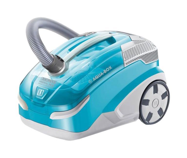 Thomas 786520 Mistral XS Aqua-box пылесосThomas 786520 Mistral XS Aqua-box Thomas 786520 Mistral XS Aqua-box пылесосThomas 786520 Mistral XS Aqua-boxПылесос цвета небесной лазури для качественной сухой уборки с уникальной эффективной водяной системой фильтрации Thomas AQUA-BOX. Легко использовать! Легко мыть! Насадки удобно хранятся в специальном отсеке пылесоса, а также непосредственно на корпусе в особых гнездах.Система водяной фильтрации AQUA-BOX - свежий и чистый воздух в помещении. Домашняя пыль, клещи и пыльца удаляются вместе с водой Фильтрация 99,99% пыли и 100% пыльцыНет необходимости постоянно менять и покупать пылесборникиЭлектронная регулировка мощности - 4 ступениУправление переключателем SofttouchКомфортная Softtouch ручка на шлангеРолики повышенной проходимости - высокая маневренность 2 положения парковкиТелескопическая труба из нержавеющей сталиБрызгозащищенный корпус