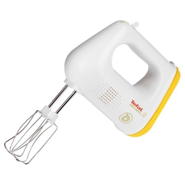 Tefal HT3001 ручной миксерHT3001 Tefal HT3001 ручной миксерHT3001Компактный ручной миксер Tefal HT 3001 отличается наличием нескольких скоростных режимов. Обладатель этого прибора сможет с ювелирной точностью регулировать вращение насадок, выбирая одну из четырех скоростей. Теперь вы легко сможете получить ингредиенты любой консистенции, которая необходима для приготовления того или иного блюда. Миксер из прочного пластика быстро и качественно замесит тесто, поможет приготовить воздушные бисквиты и блюда из яиц. Обработка продуктов будет отнимать минимальное количество времени и сил.
