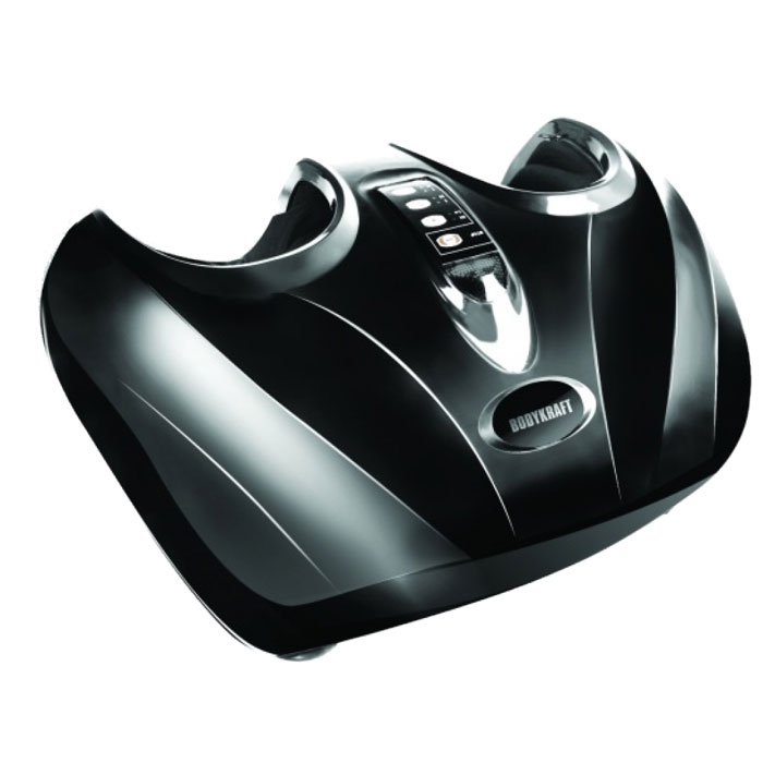 Bodykraft FM-61, Black массажер для ногFM-61 r Bodykraft FM-61, Black массажер для ногFM-61 rНапольный массажер Bodykraft FM-61 поможет вам снять усталость ног после утомительного рабочего дня, длительных прогулок, интенсивных физических нагрузок или неудобной обуви. Он станет отличной альтернативой посещению массажного кабинета и обеспечит вашим ногам необходимый уход. Регулярное применение Bodykraft FM-61 способствует укреплению мышц и сухожилий, улучшению циркуляции крови в конечностях и общему поднятию тонуса организма. Массажер воздействует на все кожные рецепторы на ступнях и благотворно влияет на все внутренние органы. Ежедневное использование массажера препятствует образованию болезненных мозолей, появлению плоскостопия, артроза и других заболеваний конечностей, а также помогает быстрее восстановиться после травм. Всего 15 минут в день – и уже через несколько сеансов состояние ног улучшится, а кровообращение нормализуется. Массаж осуществляется с помощью специальных подвижных роликов, которые точечно воздействует на все рецепторы стопы. Вы можете выбрать 2 режима массажа и 3 степени интенсивности для каждого из них. Компрессионный или «разминающий» массаж позволит снять напряжение и избавиться от неприятных ощущений после рабочего дня. Кроме того, для увеличения эффективности массажа в Bodykraft FM-61 есть возможность включить подогрев. Массажер Bodykraft FM-61 гигиеничен и прост в применении: внутреннюю ткань в массажных камерах легко чистить, а при необходимости ее можно извлечь и выстирать в стиральной машине. Прорезиненные ножки позволяют избежать скольжения, а наличие пульта дистанционного управления поможет выбрать подходящий режим массажа без необходимости наклоняться к прибору во время сеанса.