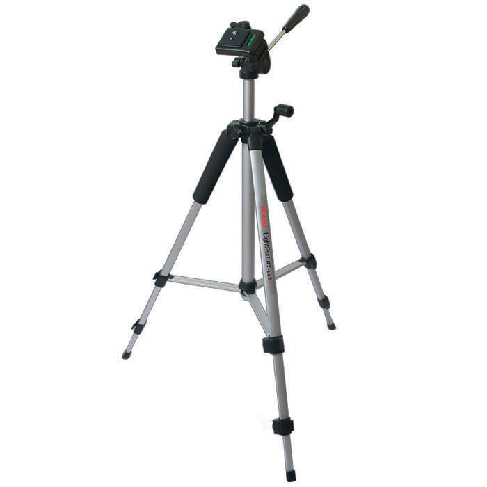 Rekam LightPod RT-L32G штатив фото/видеоLightPod RT-L32G Rekam LightPod RT-L32G штатив фото/видеоLightPod RT-L32GRekam RT-L32G – легкий, 3-секционный, штатив для любительской фото- и видео съемки. Легкий и компактный штатив выдерживает нагрузку до 3 кг. Устойчивая конструкция с поперечными растяжками позволяет легко установить штатив в ровном положении не обладая специальными навыками. Многогранное сечение ног придает штативу дополнительную прочность и устойчивость. Конструкция 3D «головы» позволяет поворачивать камеру для съемки вертикальных кадров, и производить панорамную- и видео съемку. Управление «головой» осуществляется при помощи ручки. Съемная площадка для крепления камеры обеспечивает надежную фиксацию, и позволяет оперативно установить и снять технику. Реечный микролифт с фиксатором позволяет осуществлять плавную регулировку высоты штатива. Для правильной установки горизонта, «голова» штатива оснащена жидкостным уровнем. Для удобного обхвата верхние секции ног штатива оснащены специальными мягкими «муфтами».
